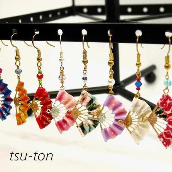 カラーバリエーション豊富！ 扇子ピアス／イヤリング